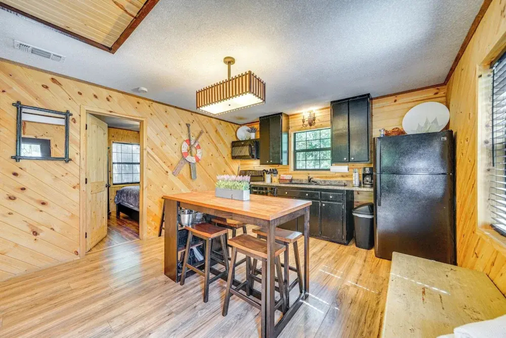 Broken Bow Cabin w/ Hot Tub + Game Room!