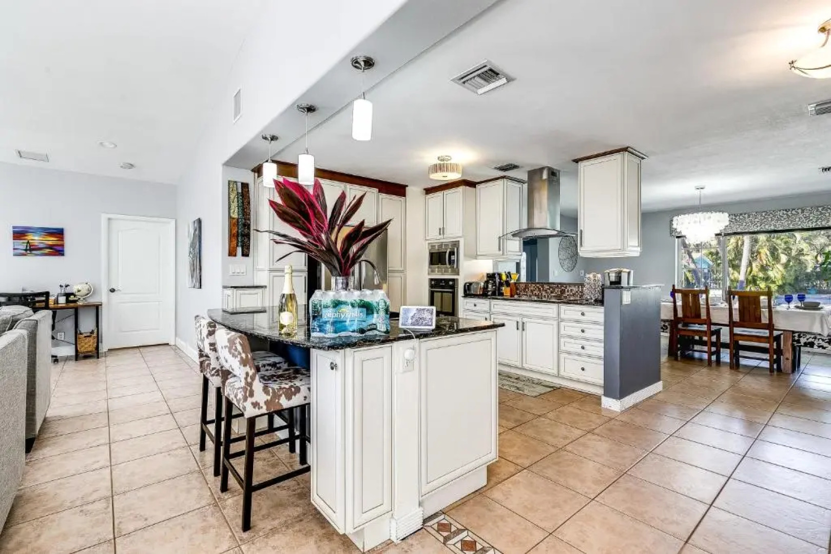 LUX 4 Bedrooms Private HTD Salt Water Pool With Concierge Service