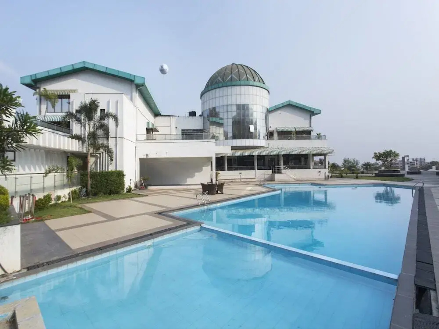 Emerald Resort by OYO Rooms