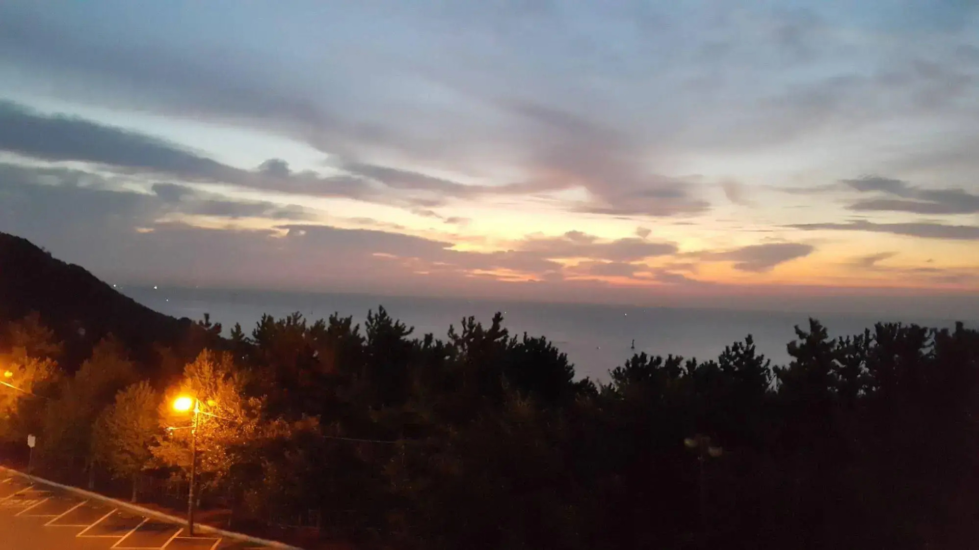 Sun and Moon Guest House - Hostel