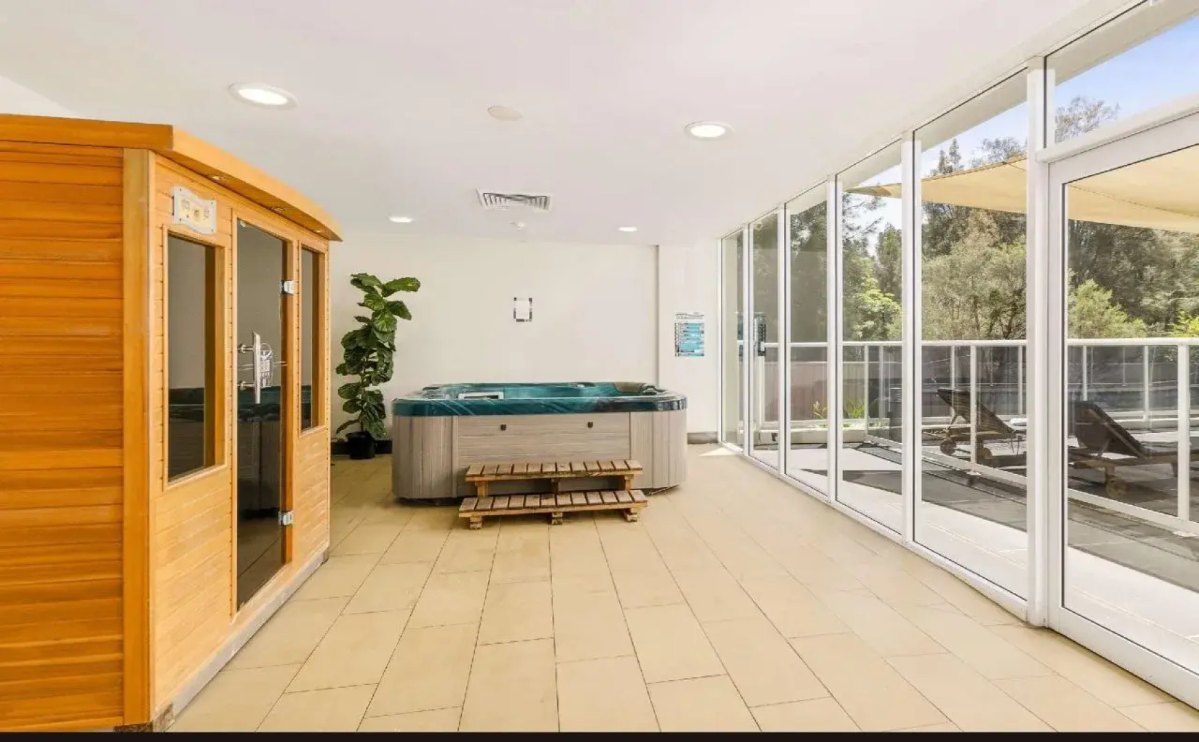 Quality Suites Pioneer Sands