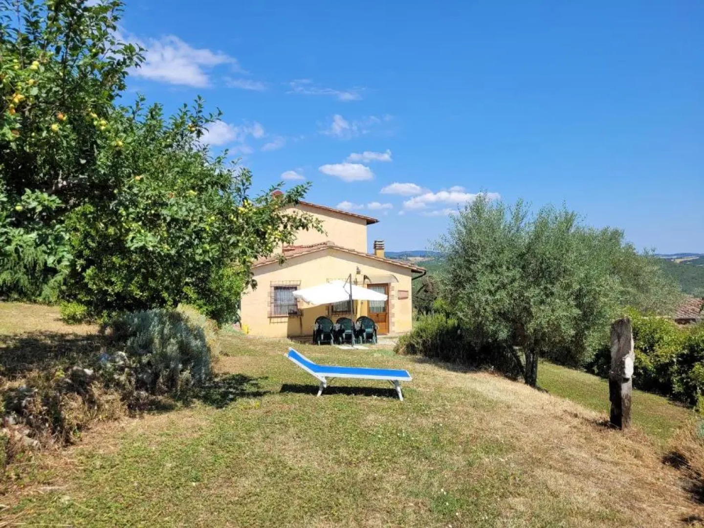 Villa with private swimming pool and garden in quiet area, panoramic views