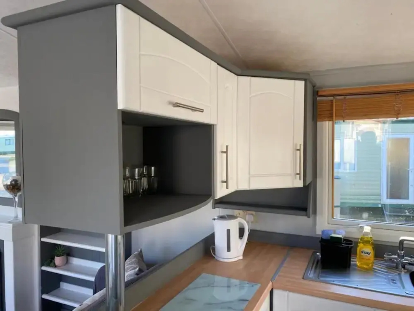 Immaculate 2-bed Static Caravan Near the Lake