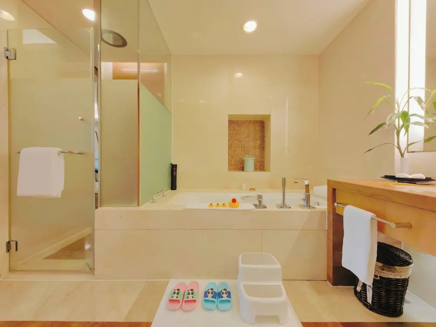 Crowne Plaza Yichang by IHG