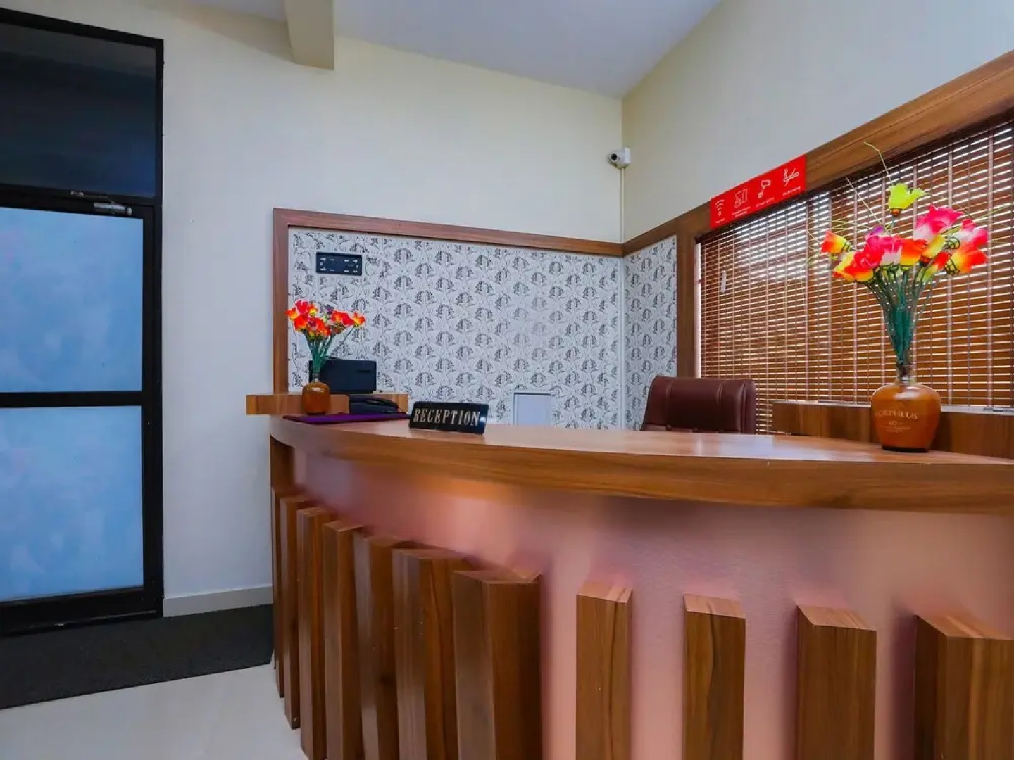 OYO 23308 Lamiya Plaza