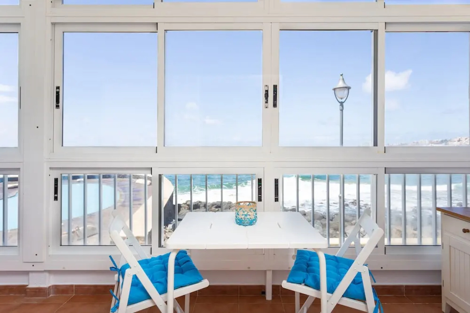 Frontline Bajamar with pool & gym