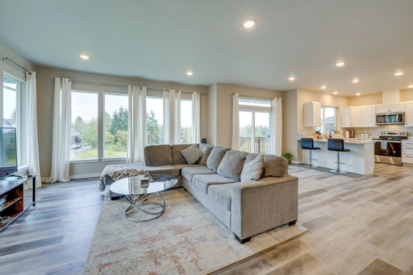 Modern Blaine Vacation Rental, 33 Mi to Vancouver!