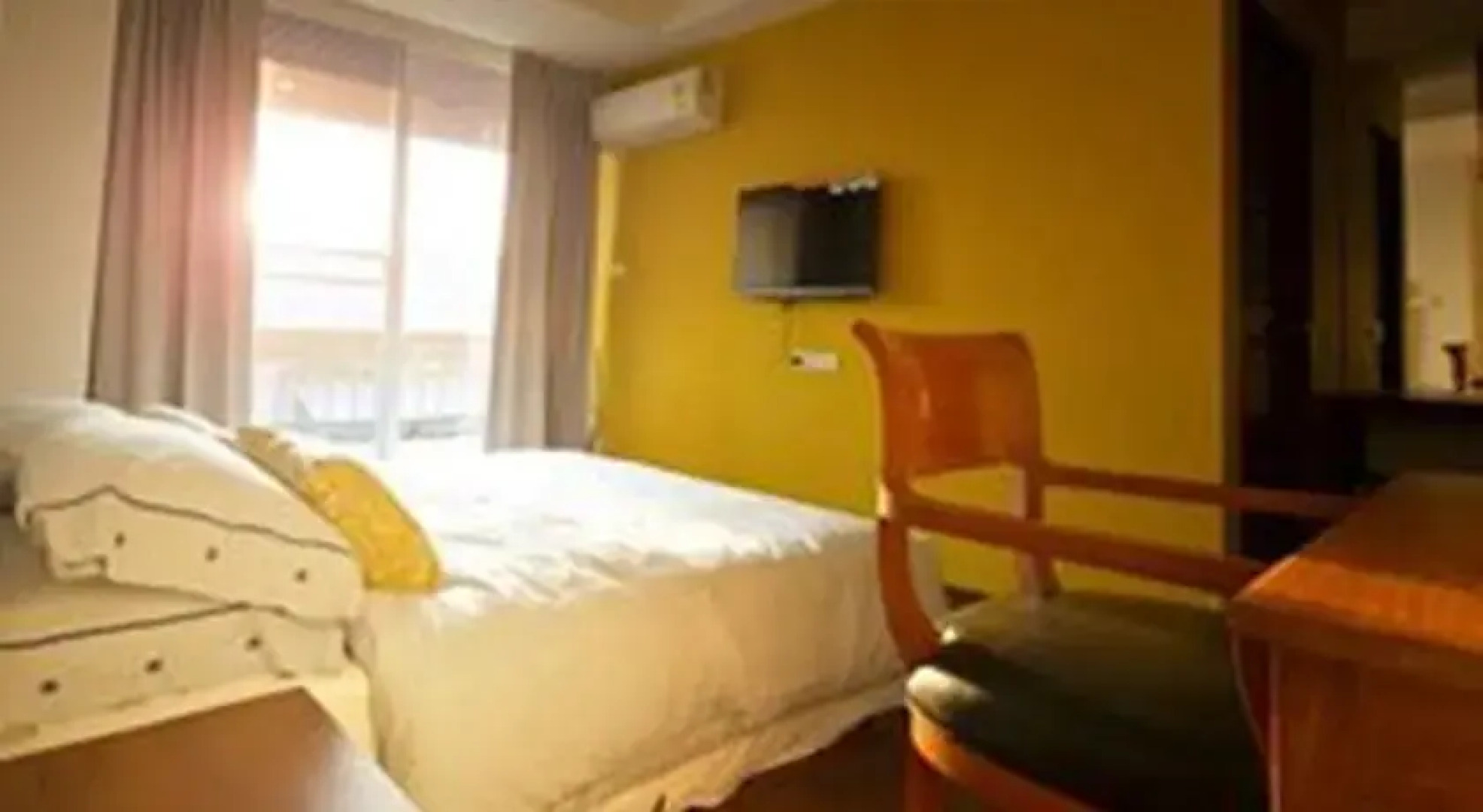 Bangpa-in Place Serviced Apartment