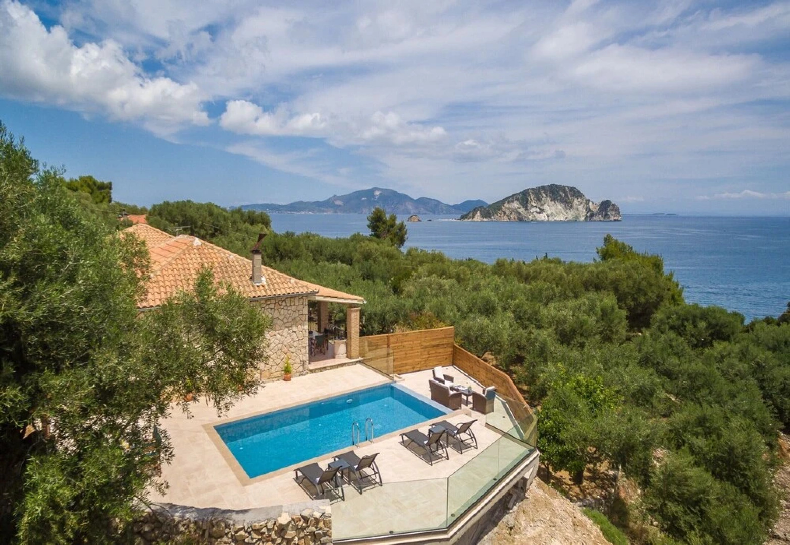 Villa Marathonisi 500 mt From sea