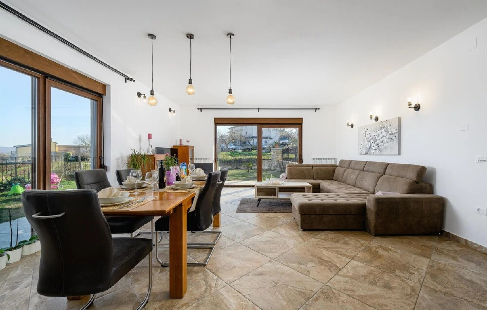 Amazing Home in Nova Vas With Wifi, 4 Bedrooms and Outdoor Swimming Pool