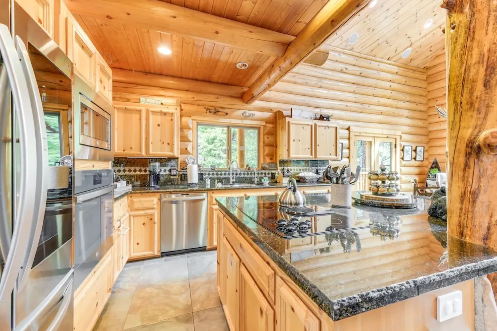 Mountain Cabin w/ Hot Tub: 4 Mi to Shaver Lake!