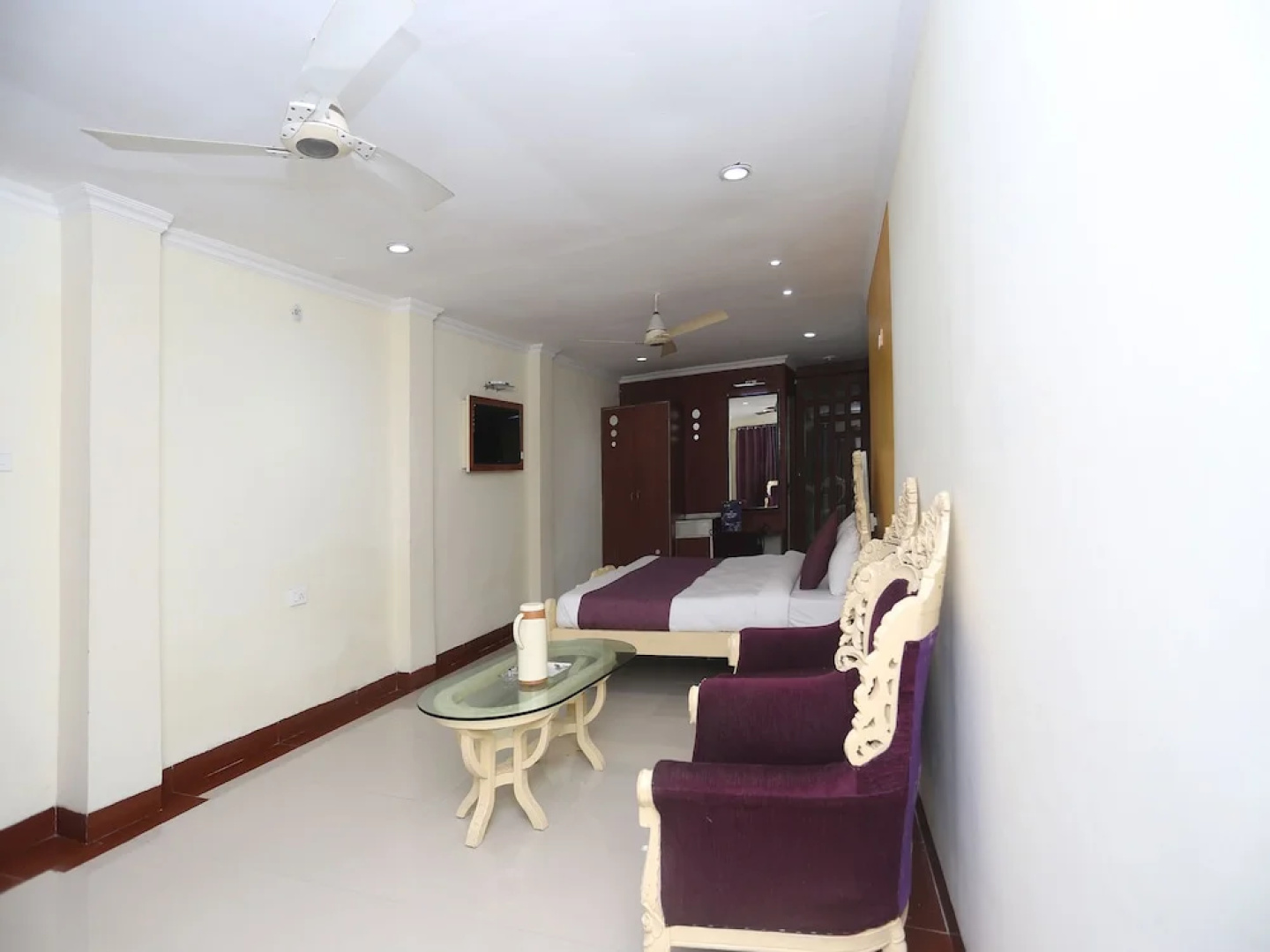 OYO 8955 Hotel Bobina