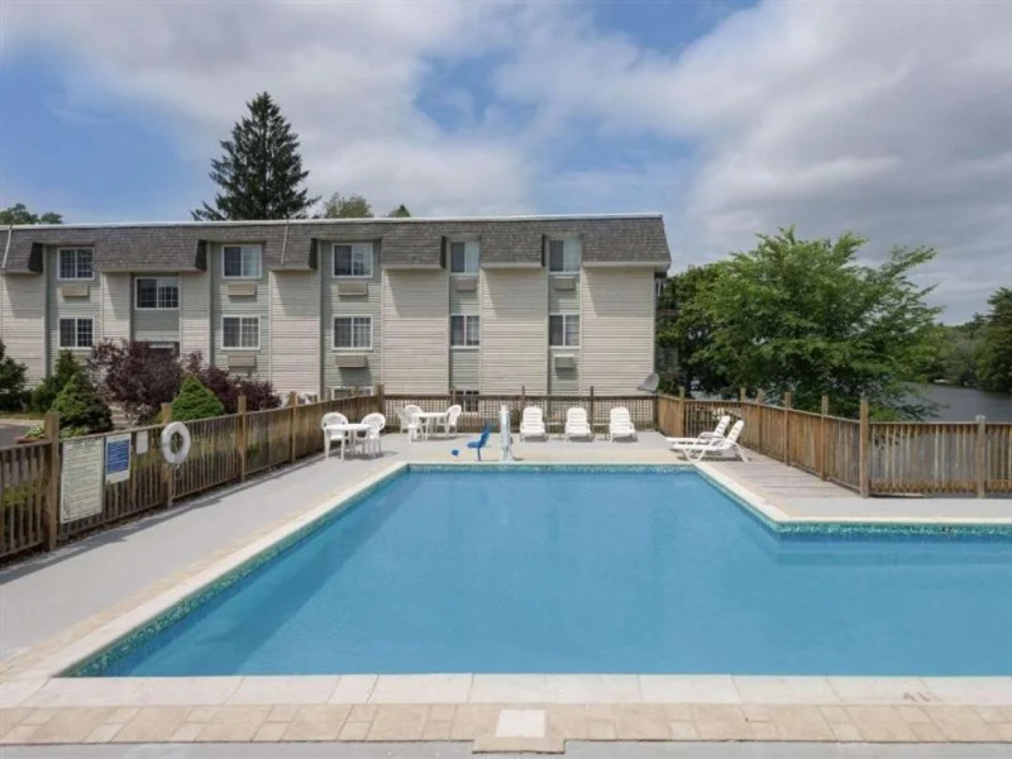 Super 8 By Wyndham Sturbridge