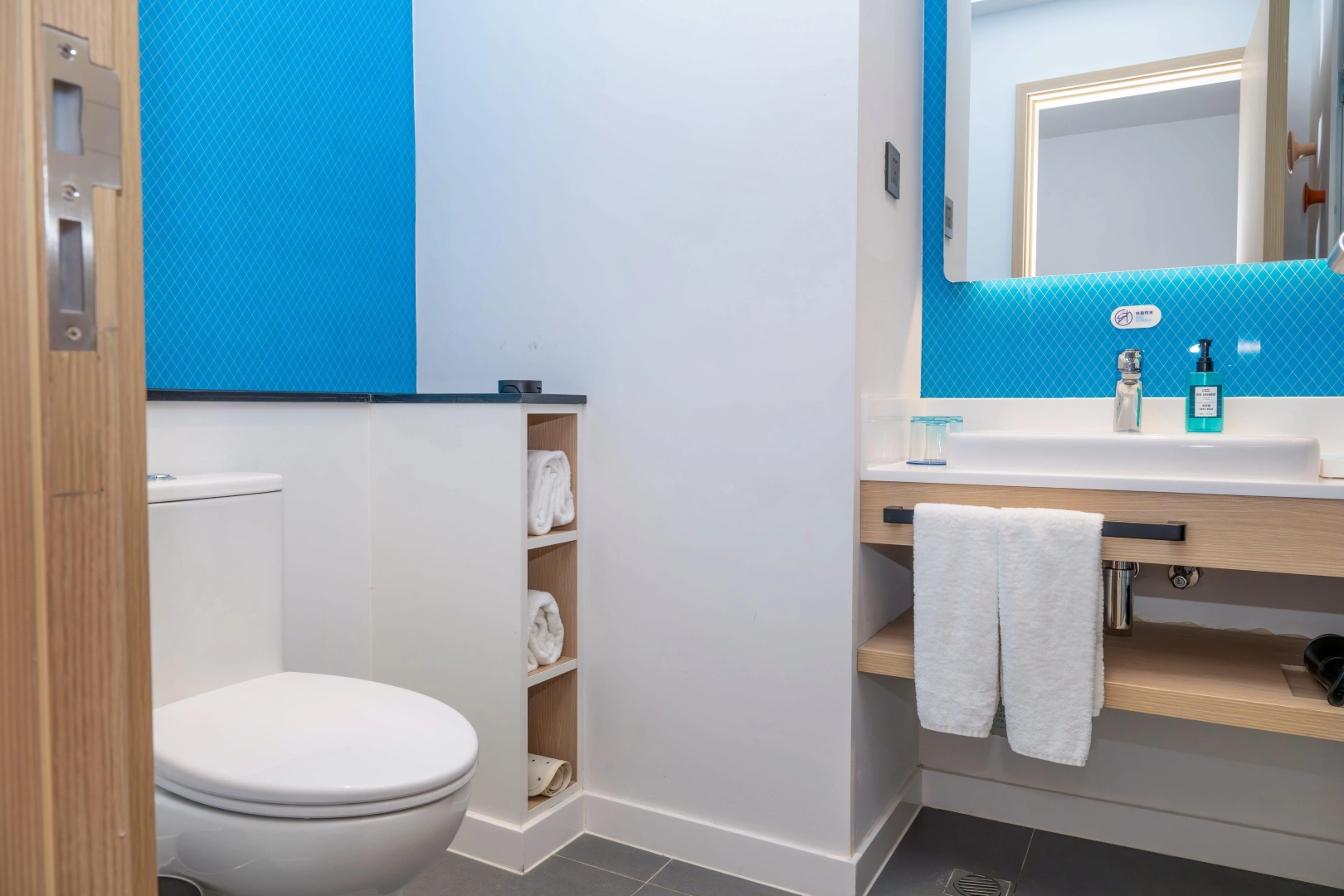 Holiday Inn Express Shanghai Pudong Airport