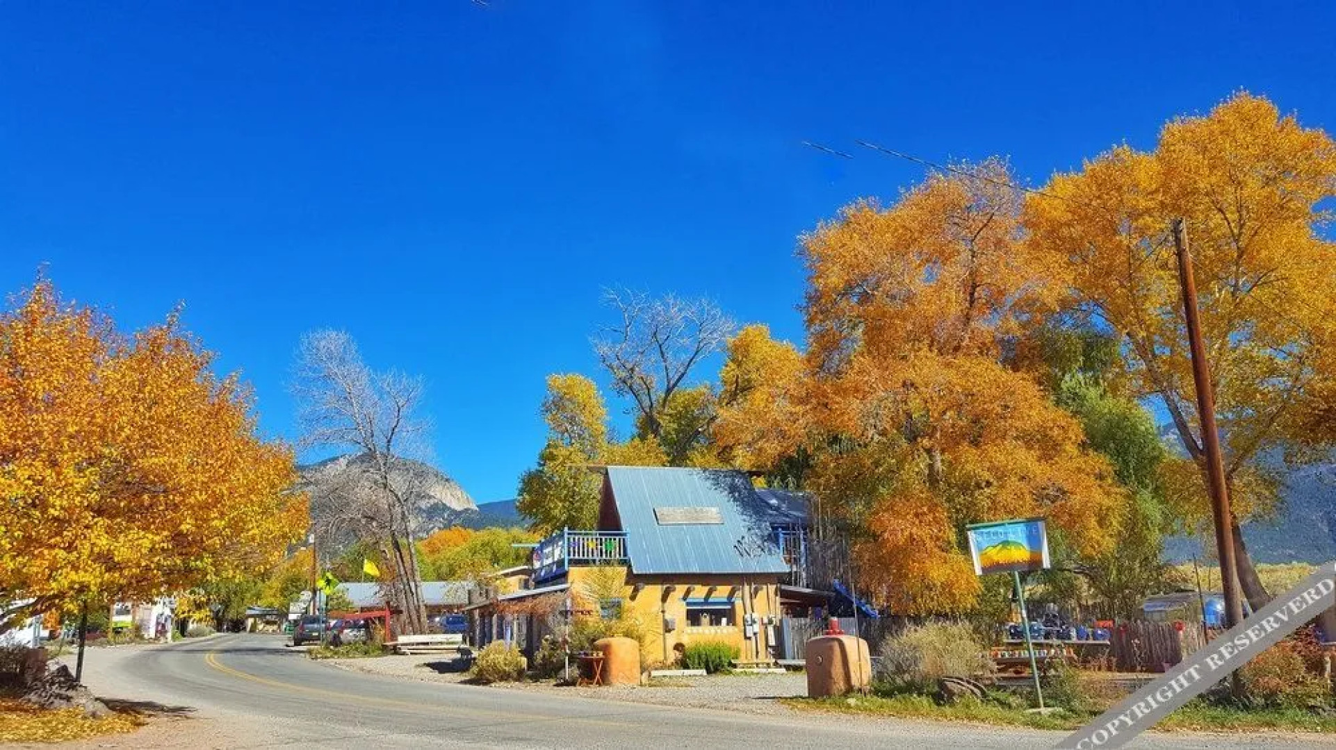 Snowmansion Taos Hostel Ski Lodge Inn & Campground