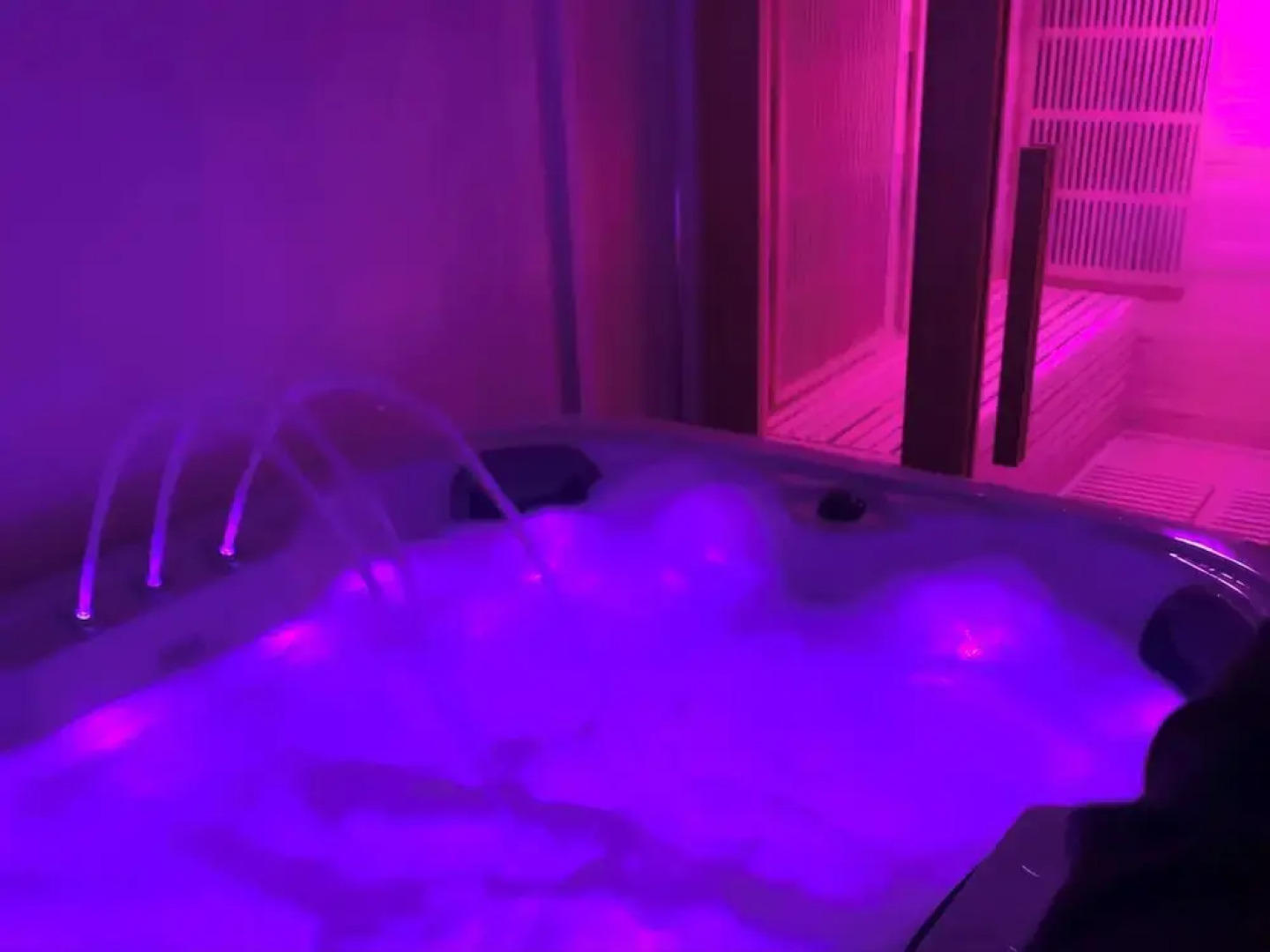 Perfect Couple Retreat To Relax With Hot Tub&sauna