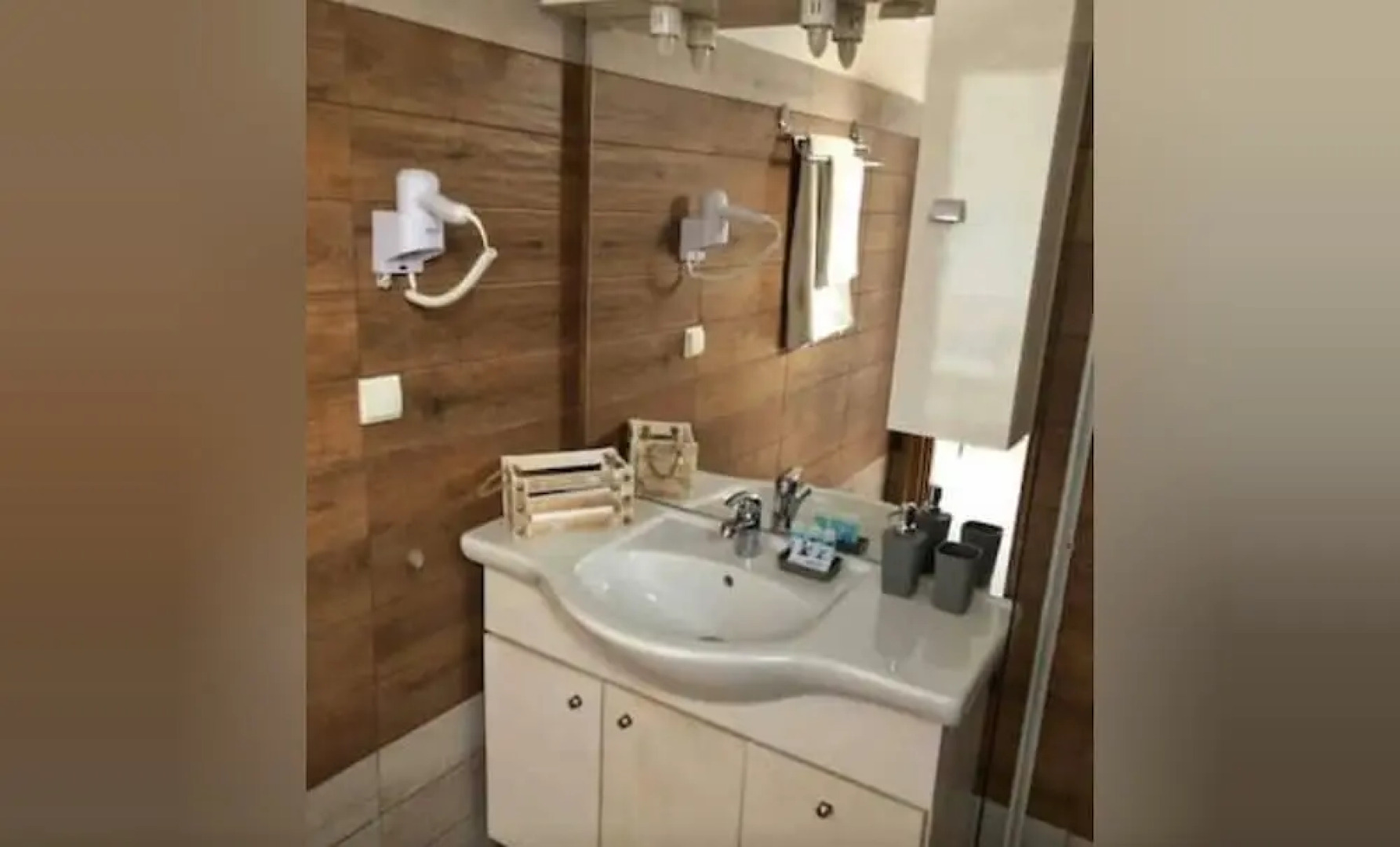 Grande Blue Suites with private bay