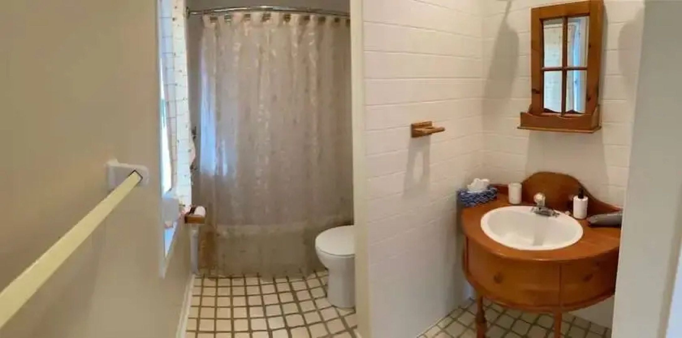 Waterfront Cottage 4 BD by GLOBALSTAY