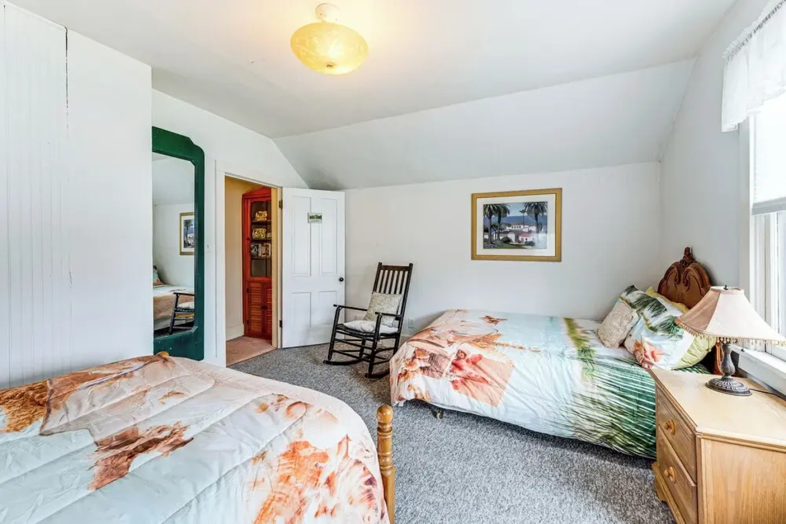 Twin Lakes Cottage: Walk to Elizabeth Lake!