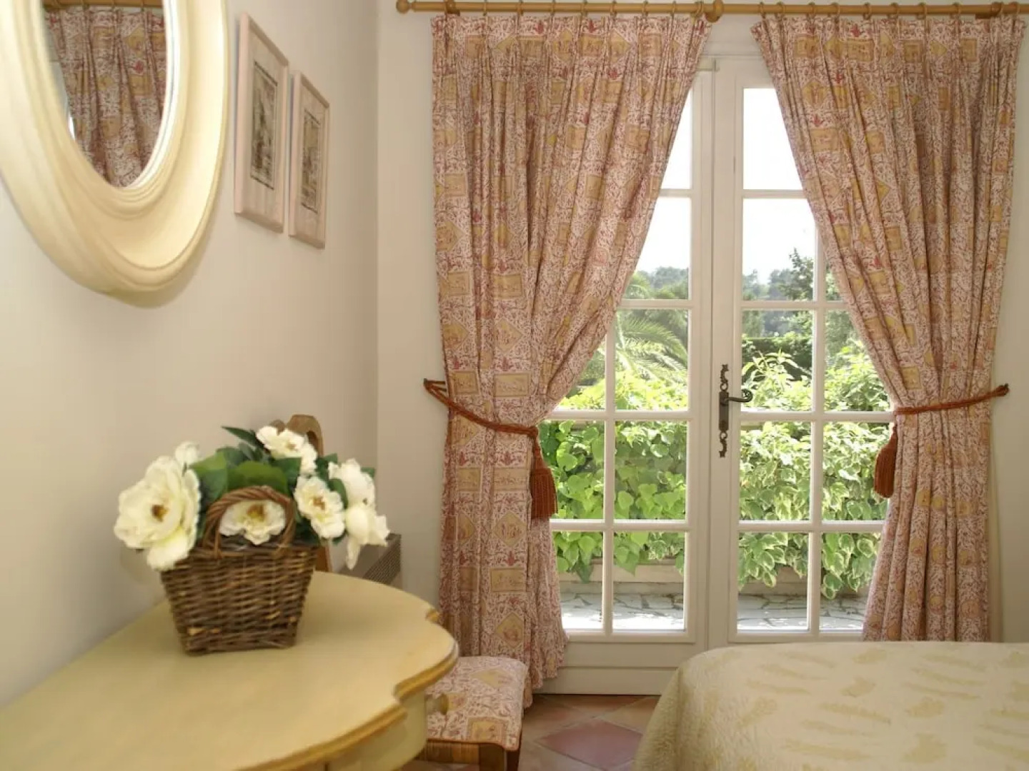 Stunning Villa With Heated Swimming Pool, air Conditioning and Large, Private, Enclosed Garden