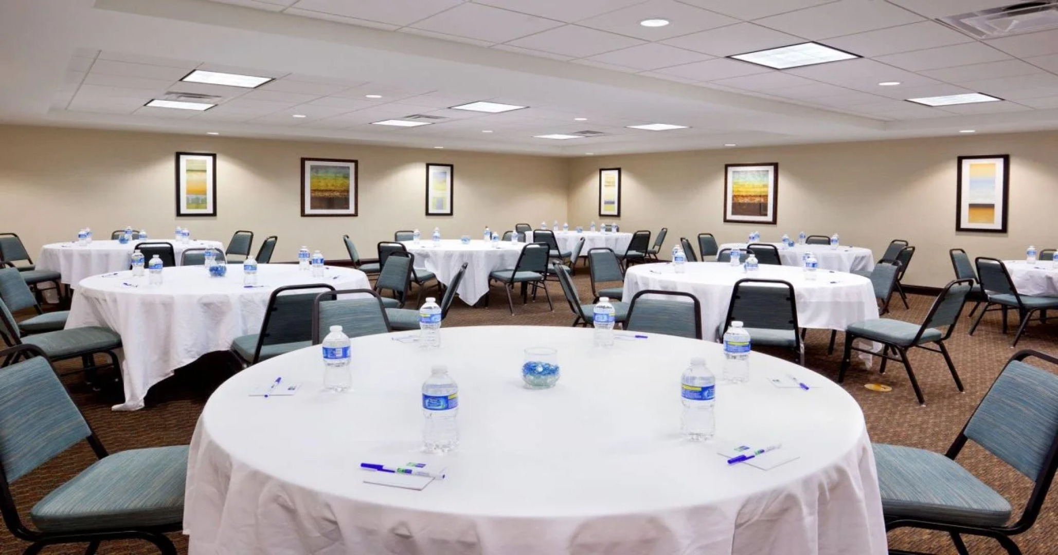 HOLIDAY INN EXPRESS & SUITES ZANESVILLE NORTH by IHG