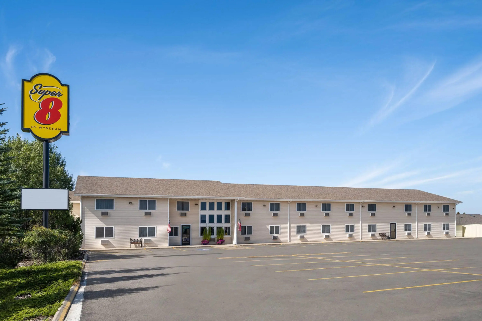 Super 8 by Wyndham Lewistown