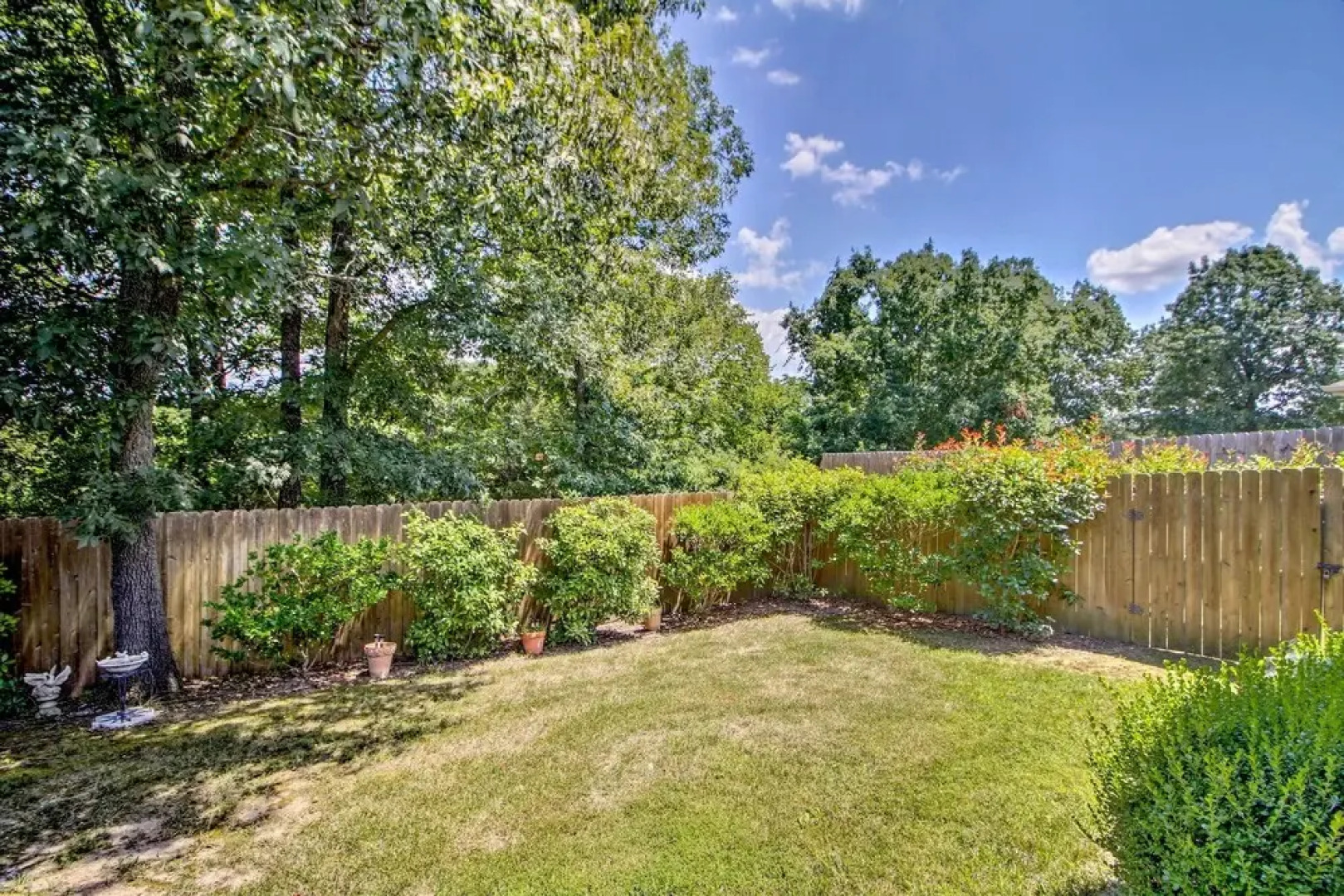 Pet-friendly Home w/ Yard: 9 Mi to Table Rock Lake