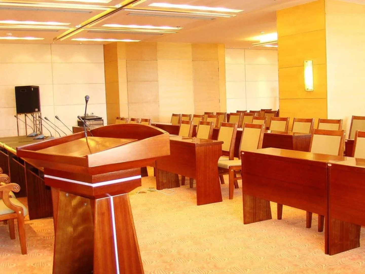 Rising Dragon International Hotel