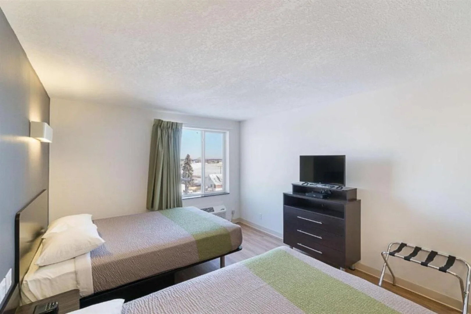 Studio 6-Bruderheim, AB