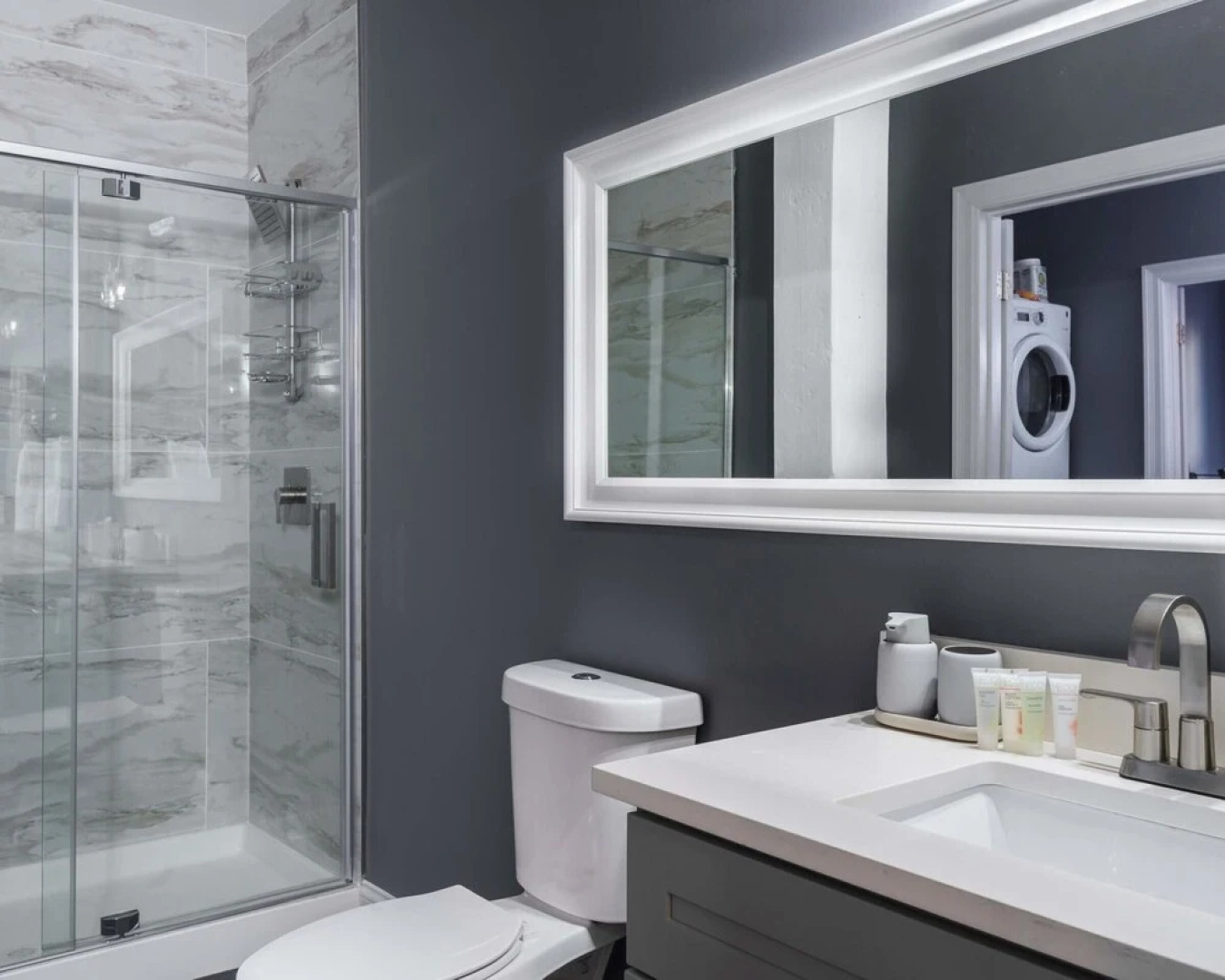 Bordeaux - Luxe LF Square Apts with Rooftop by Zencity