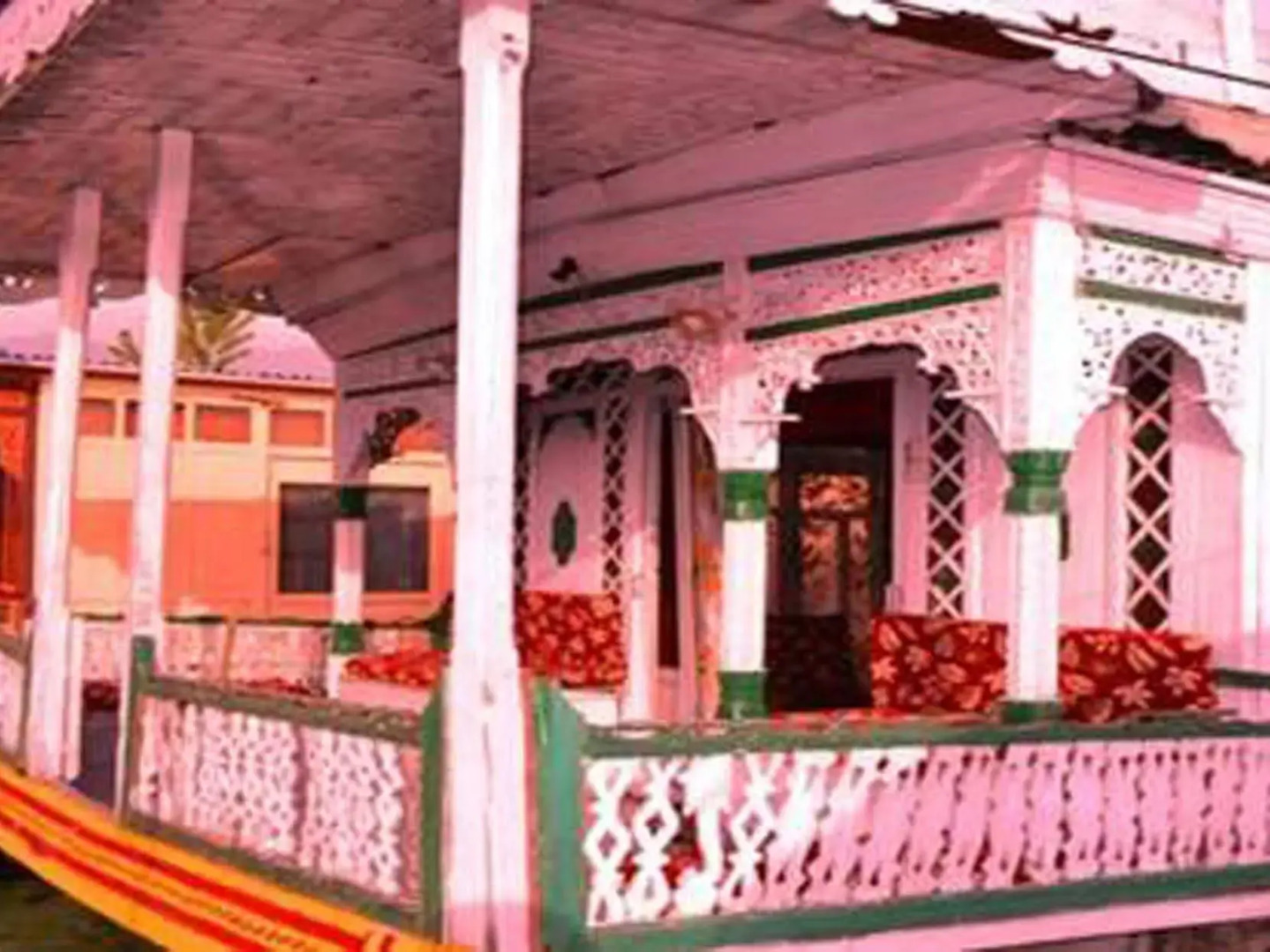 New Retreet Group of Houseboats