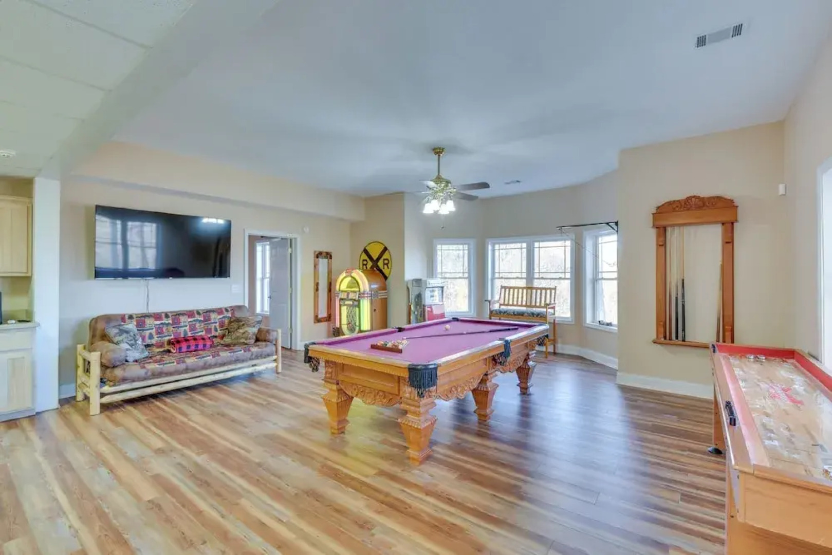 Blairsville Mansion w/ Hot Tub, Casino + Games!