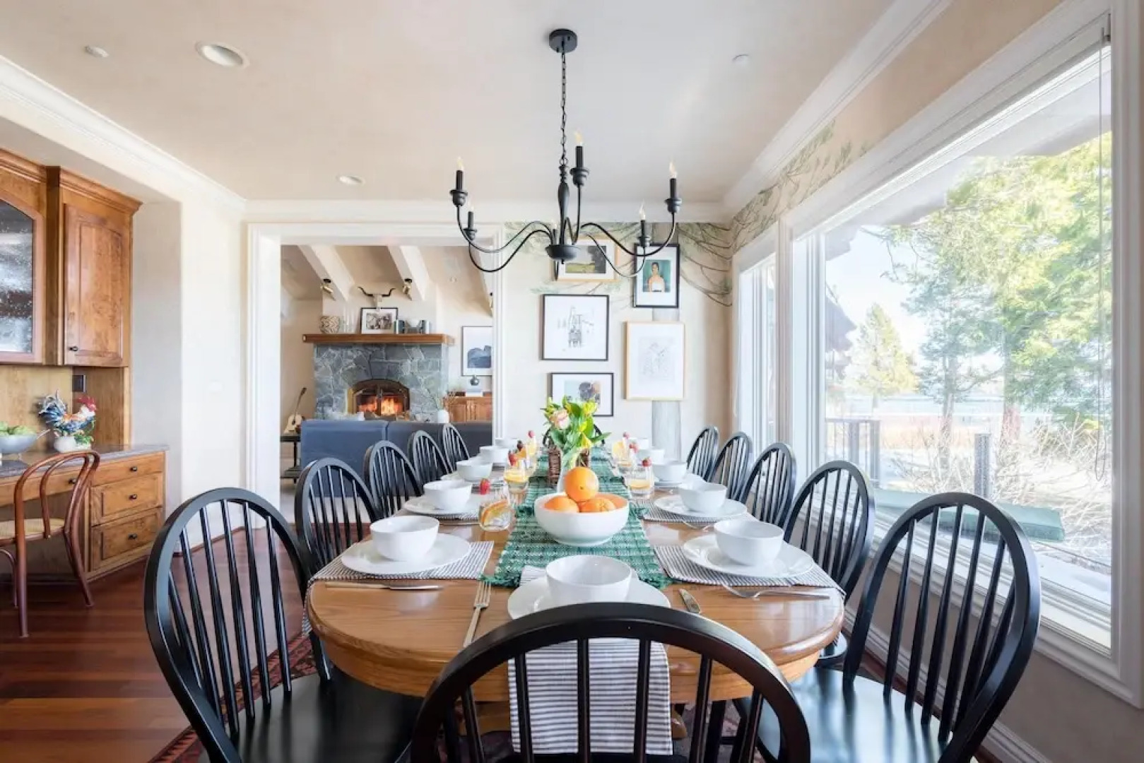 Atlas - Private & Spacious Lakeside Cabin w Spa & Game Room