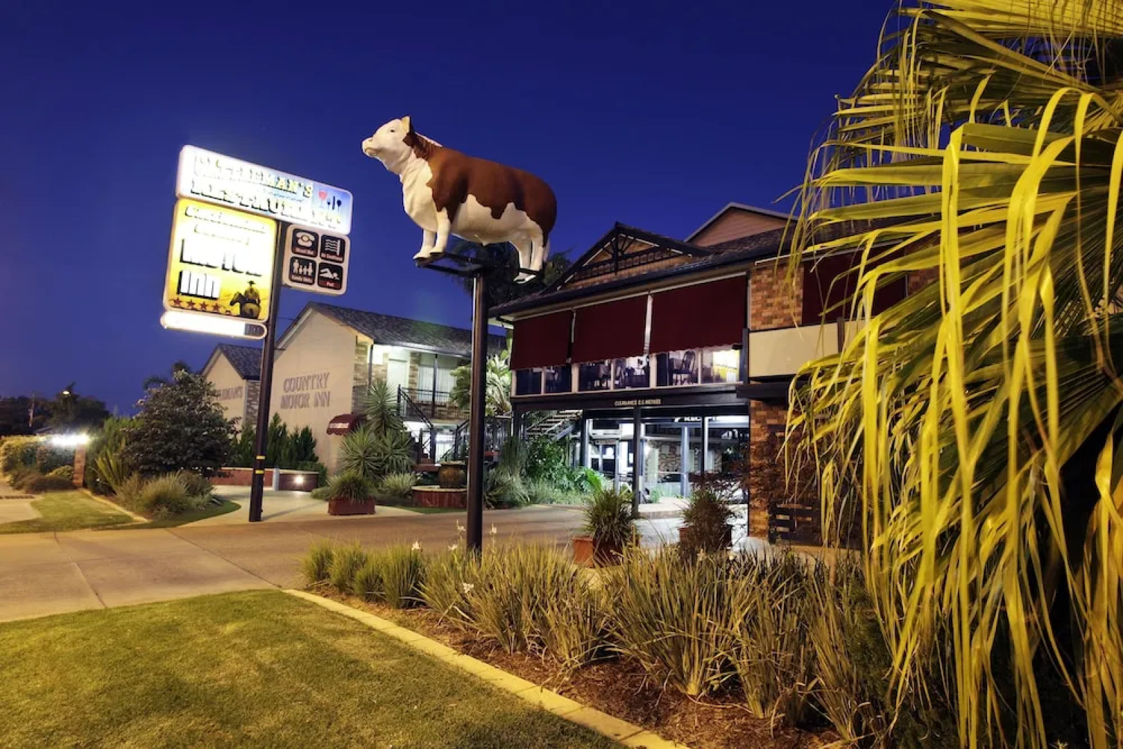 Cattlemans Country Motor Inn & Serviced Apartments
