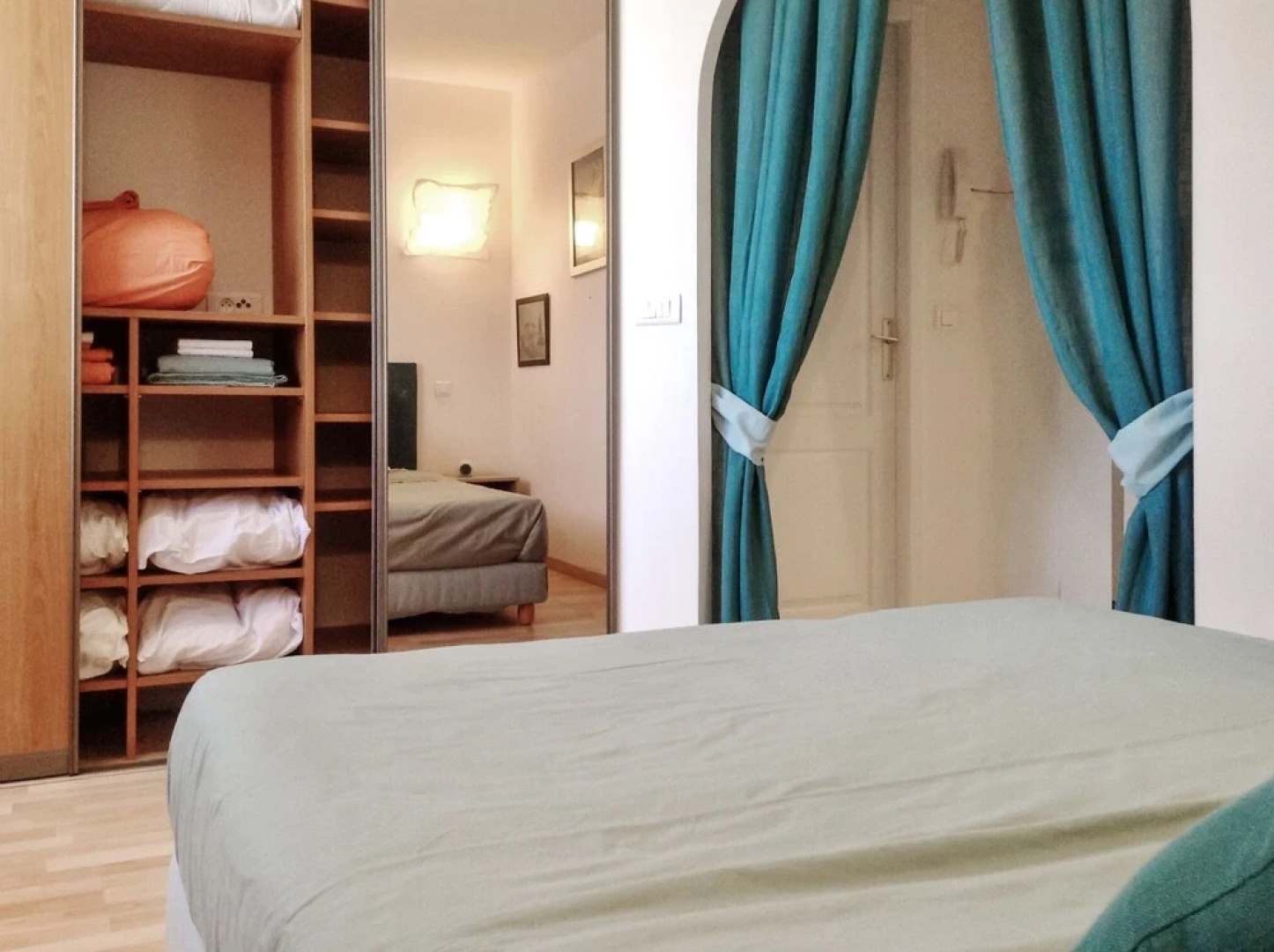Near Montpellier, Apartment in Le Crès w/ air con & Wifi Minutes to Be