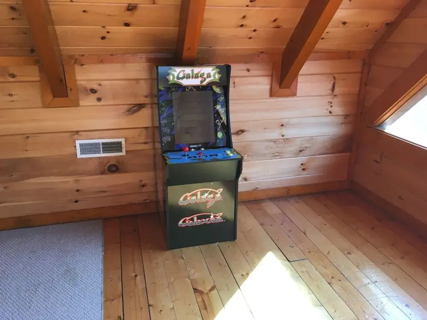 Mountain Movie Inn - Six Bedroom Cabin