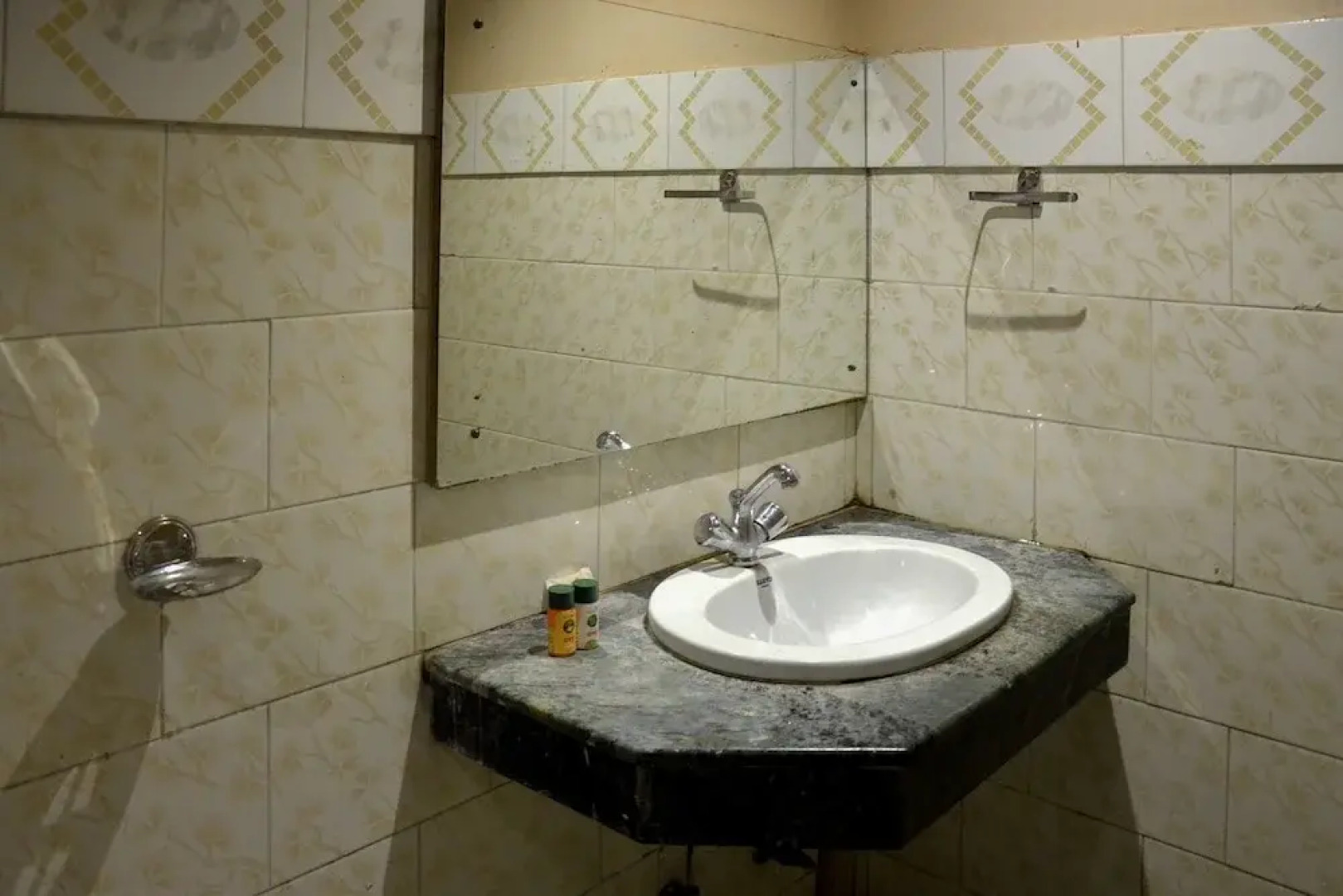 OYO 4956 Hotel Maharaja Palace