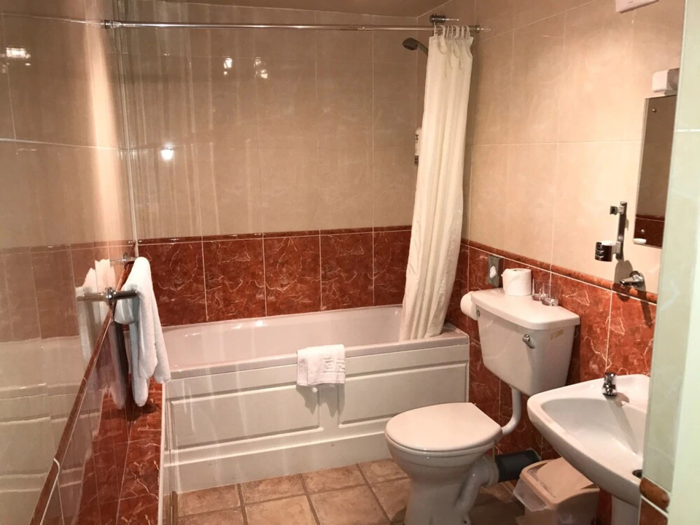 Chequers Hotel & Restaurant