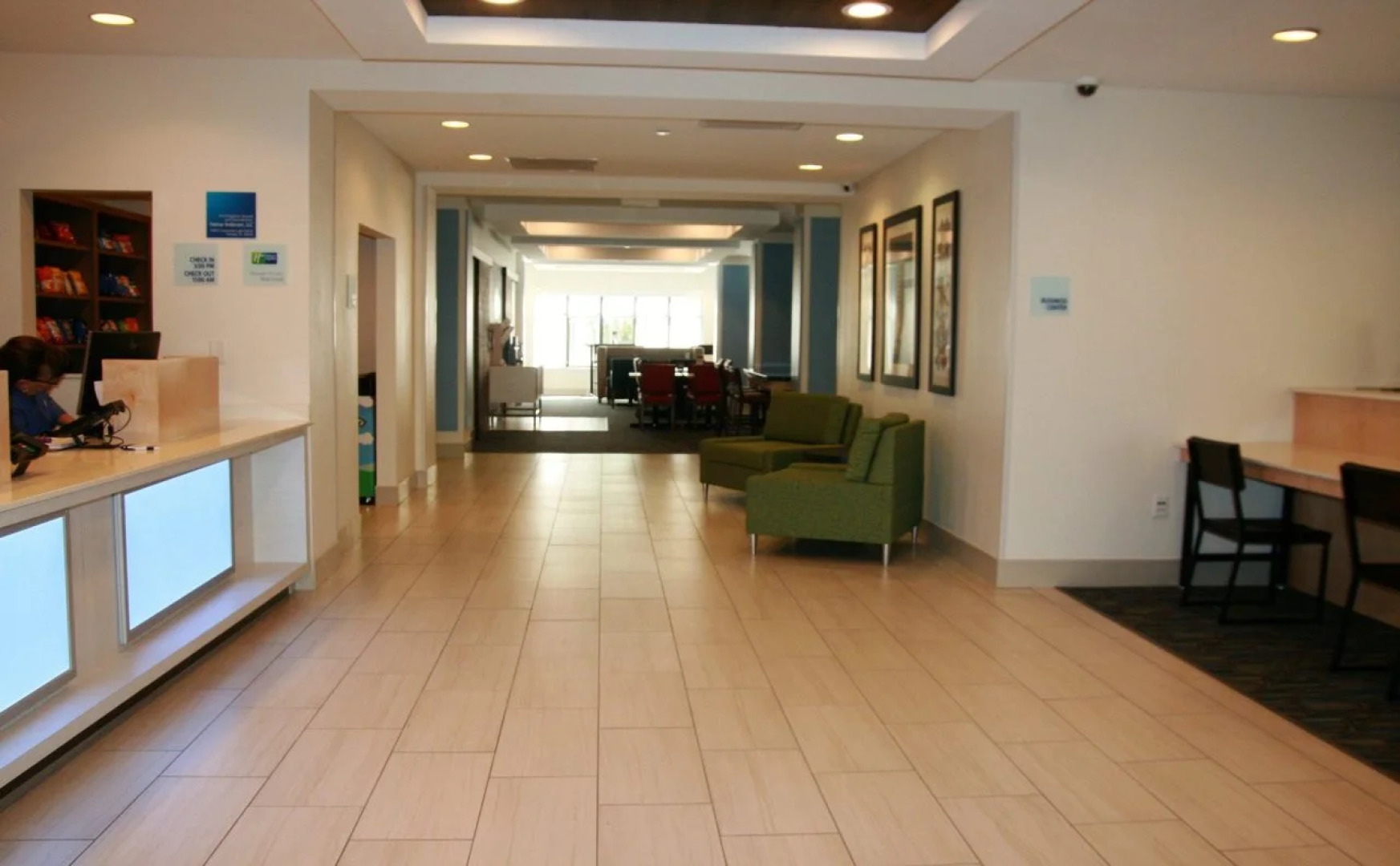 Holiday Inn Express Hotel & Suites Tampa-Anderson Rd/Veteran by IHG