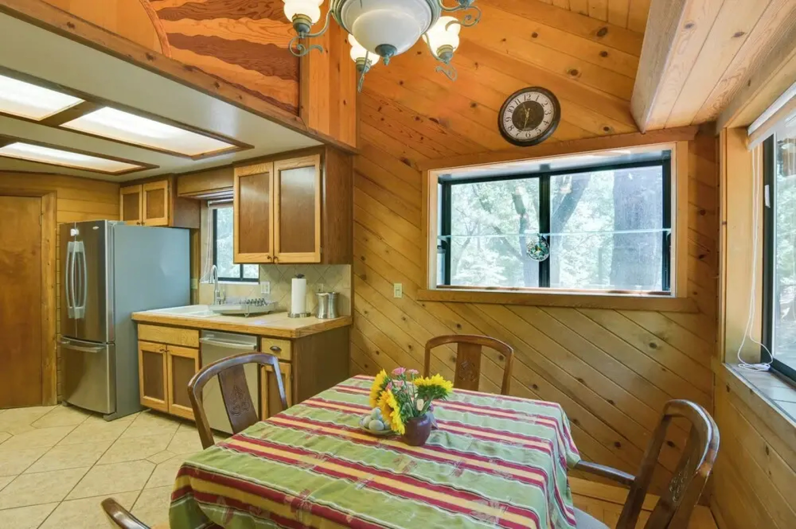 Welcoming Cole Ridge Chalet in Kelseyville!