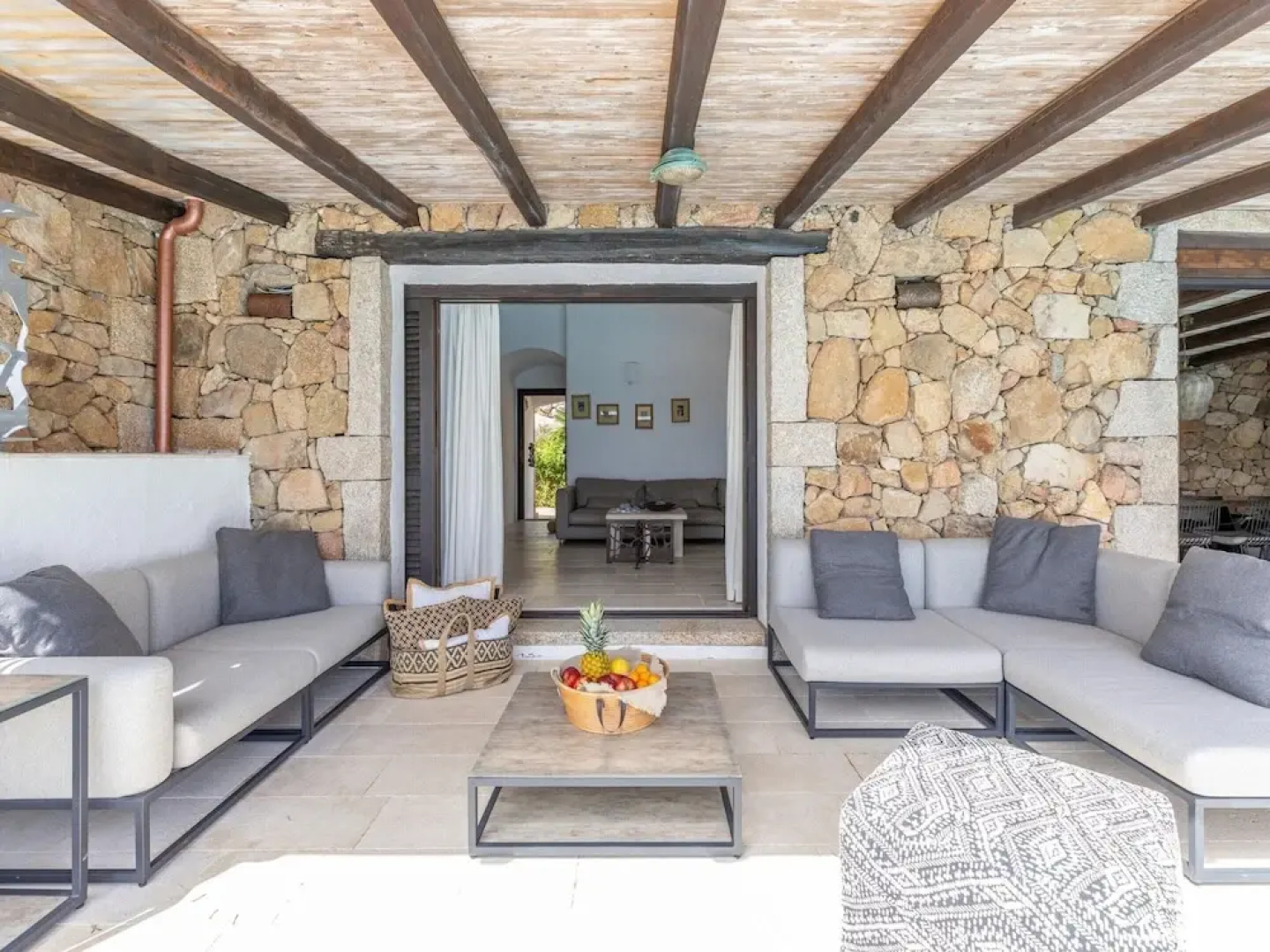 Luxe Cote Stay- Elegant Villa