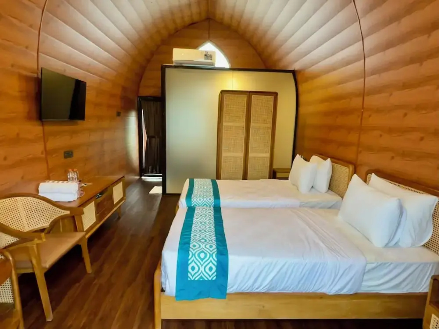 Nirvana Hotel Resort Tetebatu