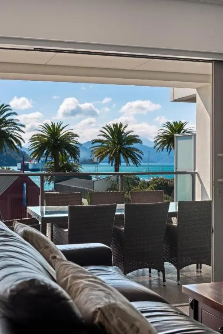 Luxury Waterfront Apartment - Abode No 1