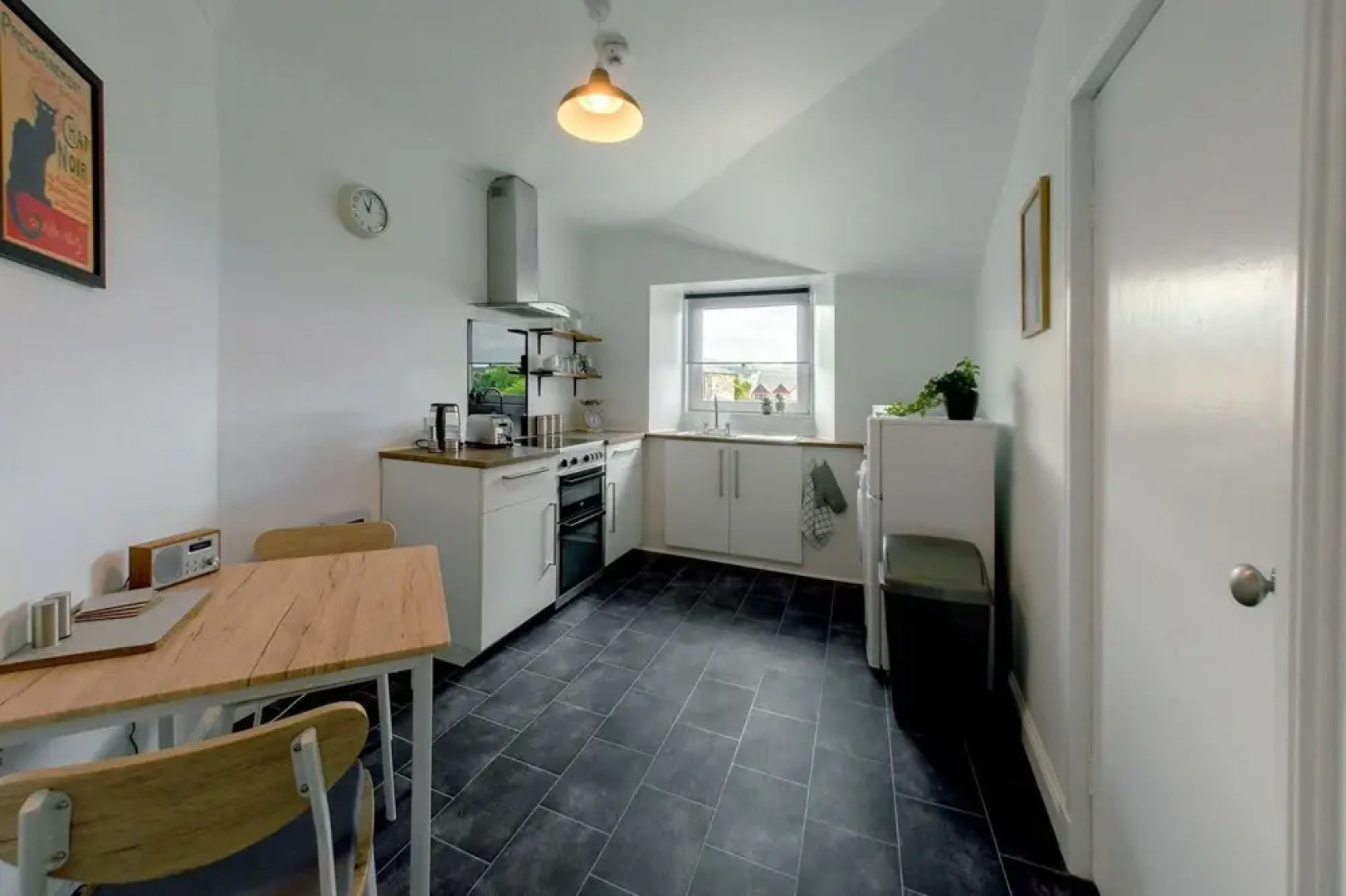 1 Bedroom Flat near Ocean in Center of Largs