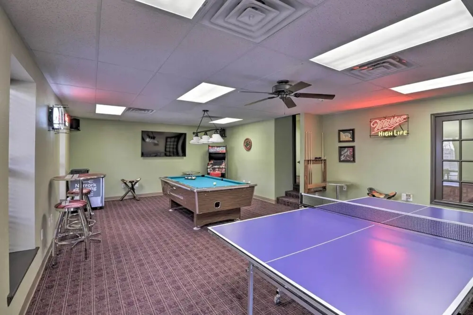 Roomy Multi-family Retreat in Dtwn Mountain Home!