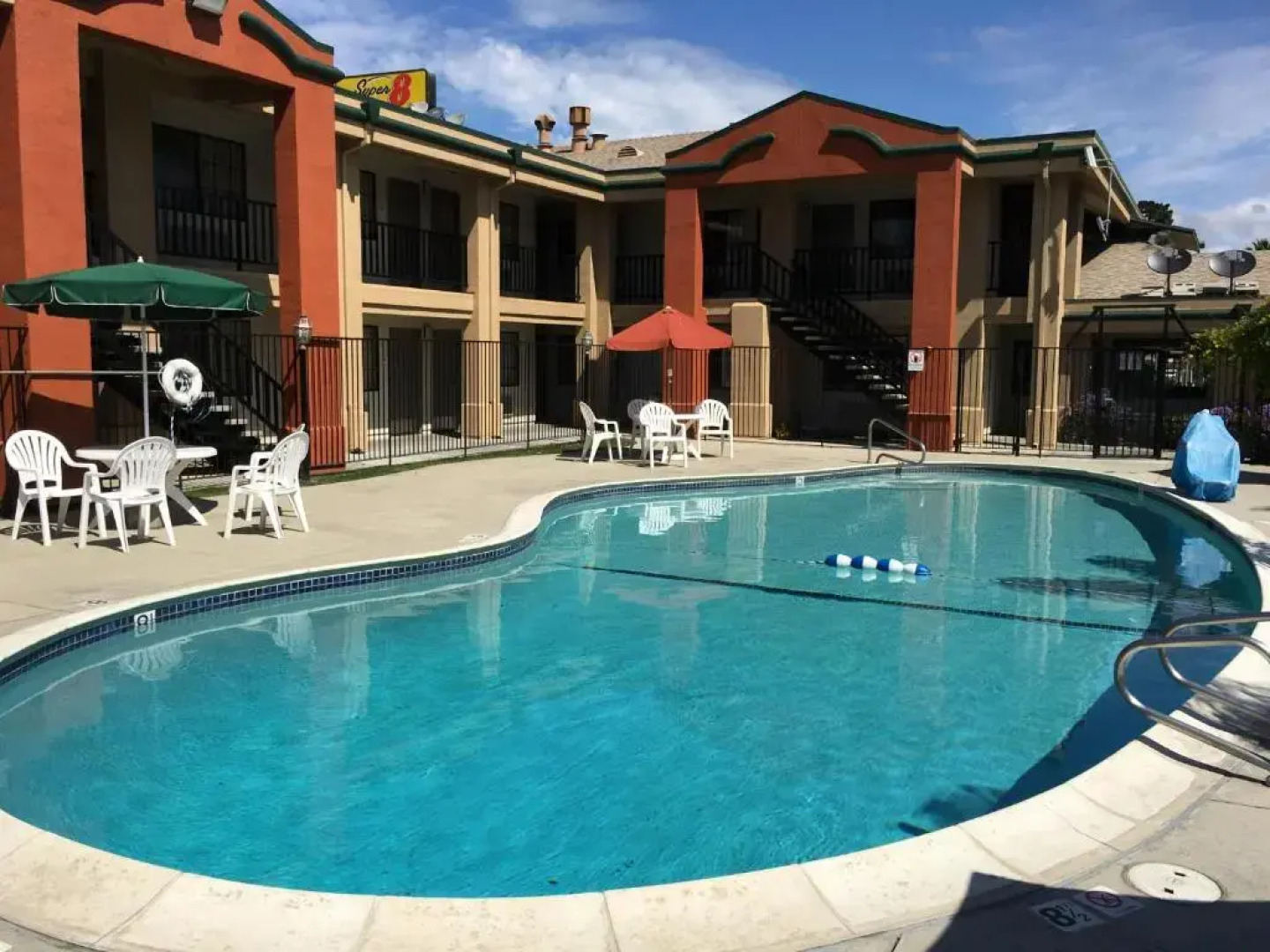 Super 8 Salinas