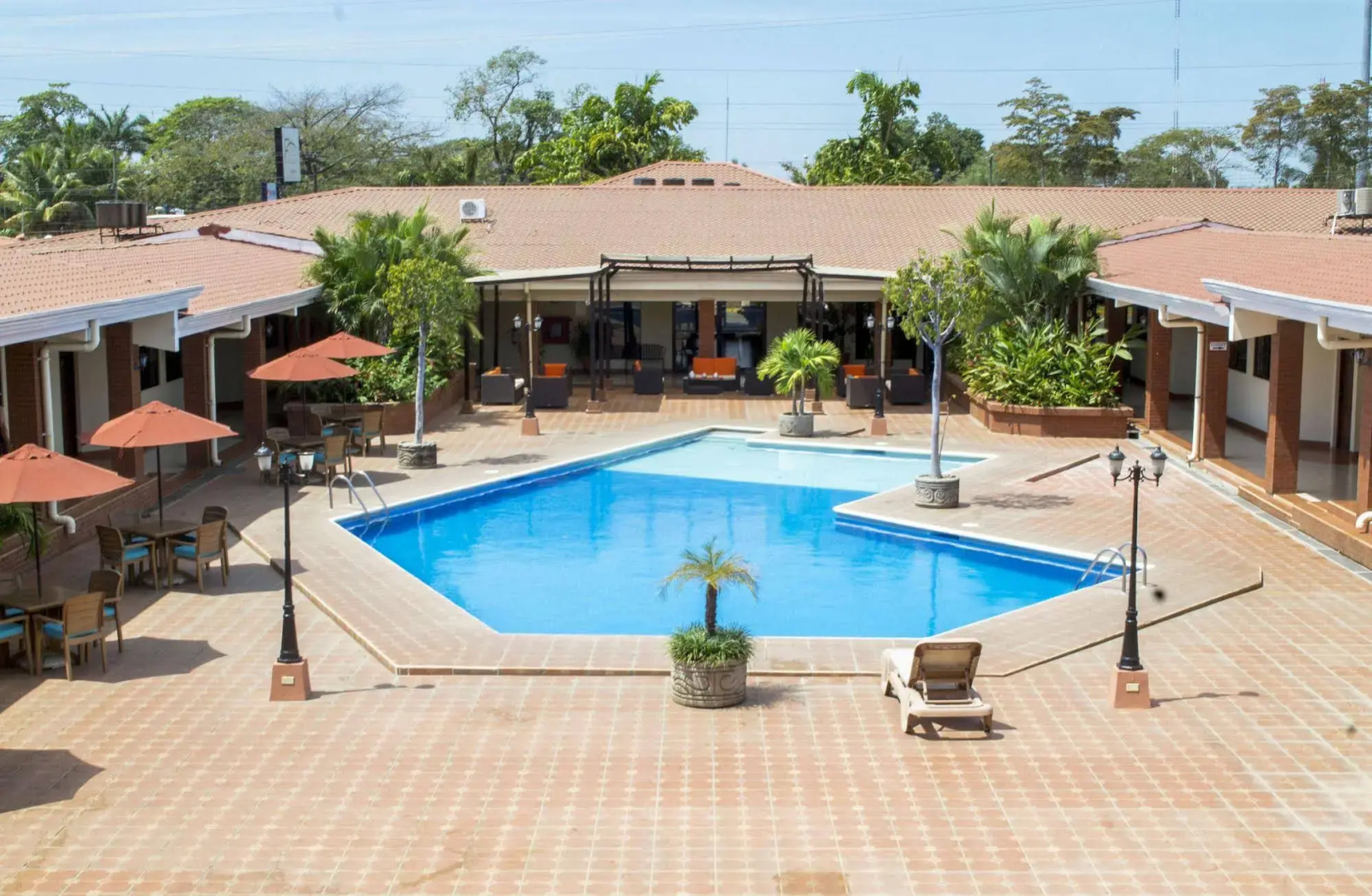 Farallones Hotel