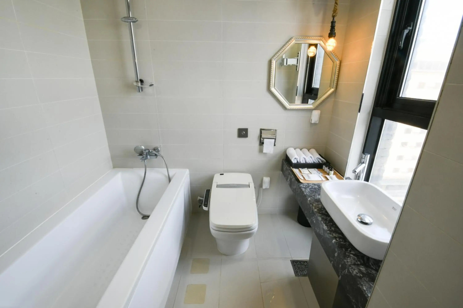 Urban Island Hotel