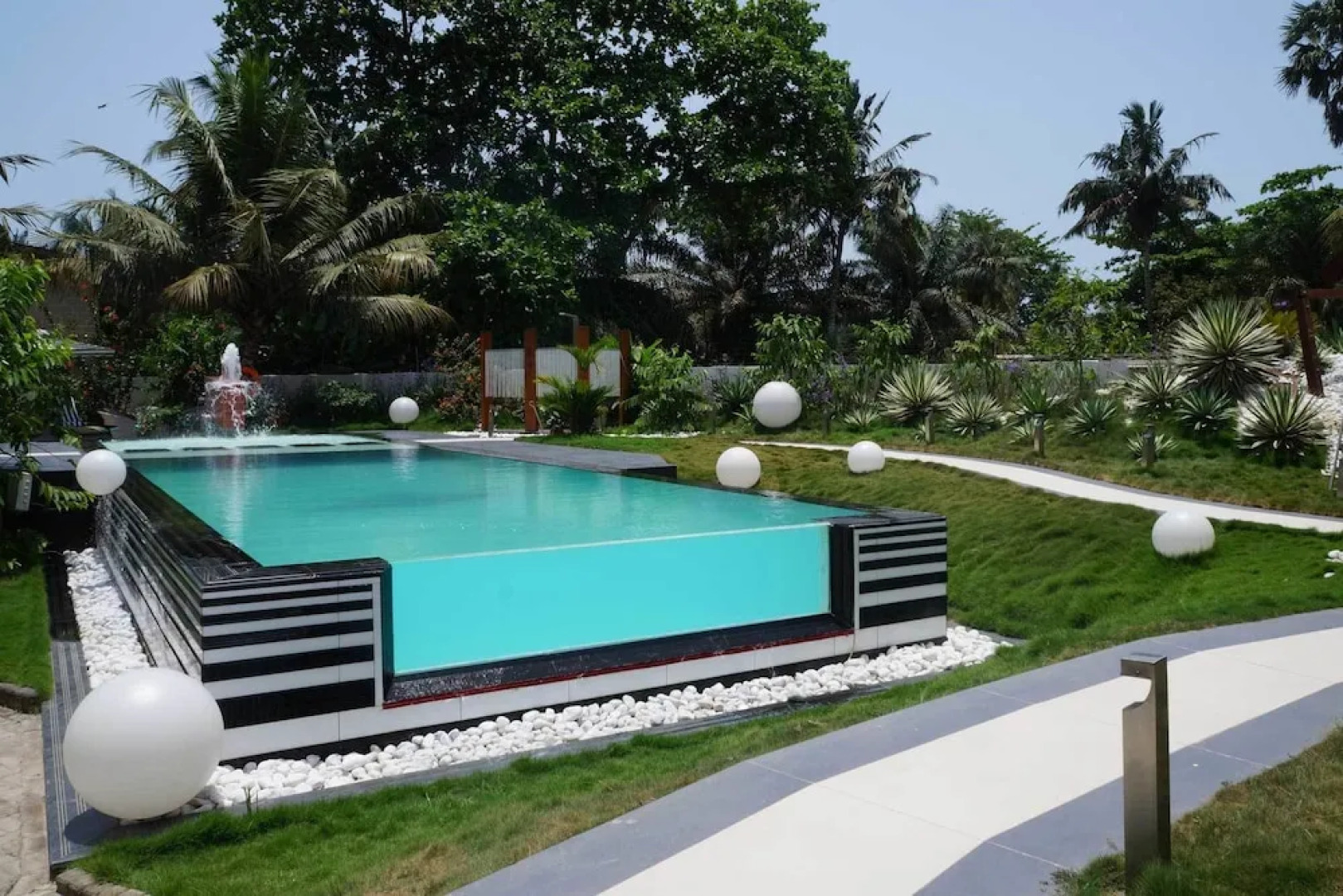 Red Mango Hotel and Apartments