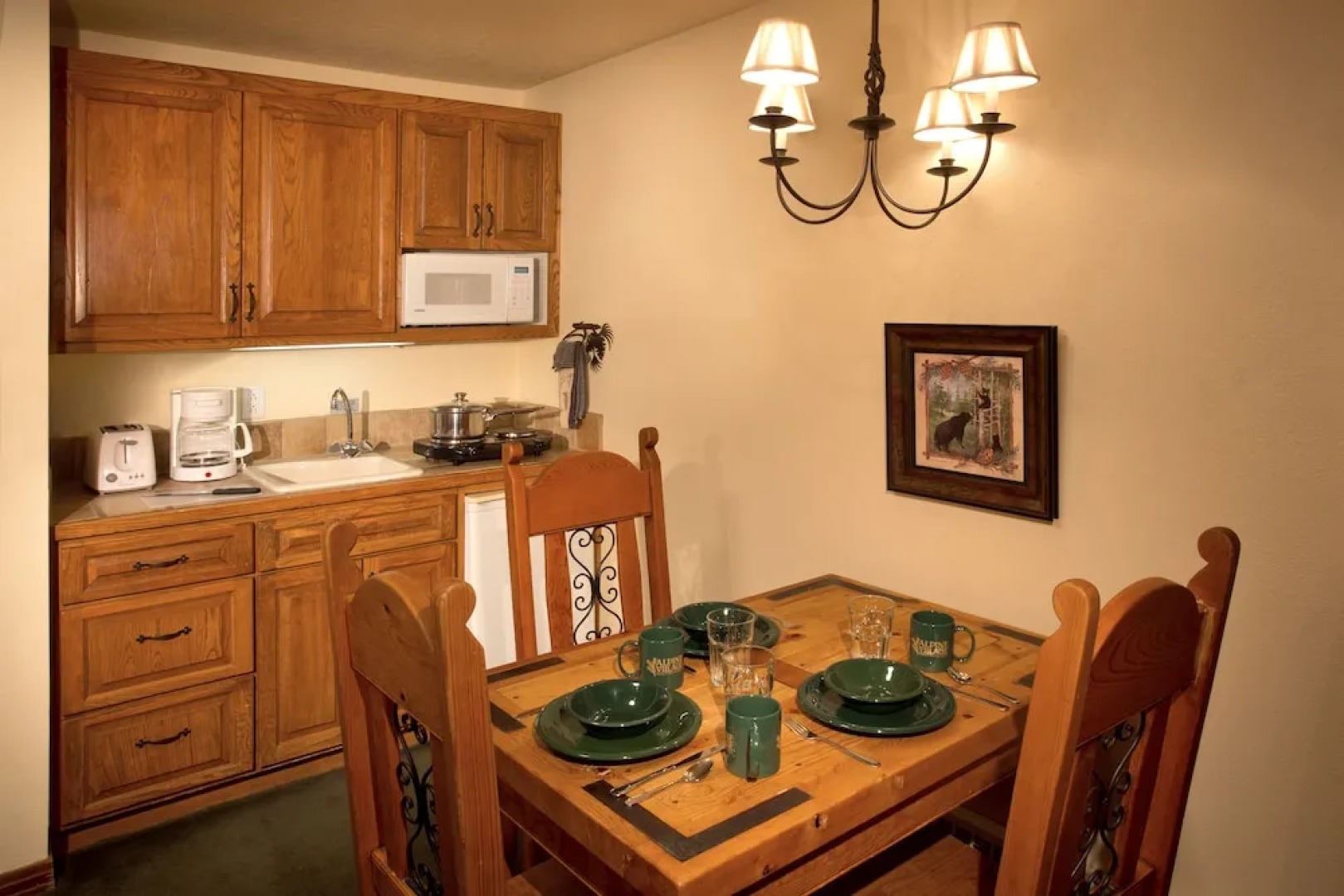 Cottam's Lodge by Alpine Village Suites